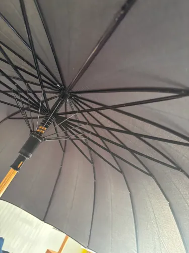 GUARDA CHUVA MUITO DIFERENCIADO Por APENAS = 30,00 reais