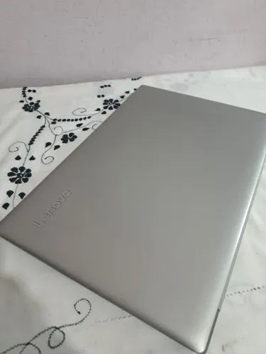 Lindo notebook lenovo Intel core i3 Setima geração 8 gigas de memória ddr4 Máquina top!