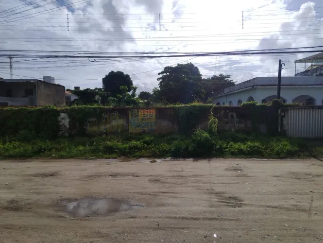 VENDO EXCELENTE TERRENO EM CANDEIAS COM 720 M² TOTALMENTE LEGALIZADO, PARALELA A COMERCIAL