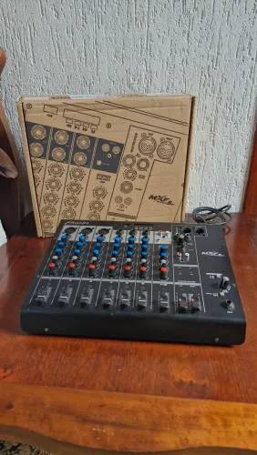 Mesa de som Frahm 8 canais (na caixa)