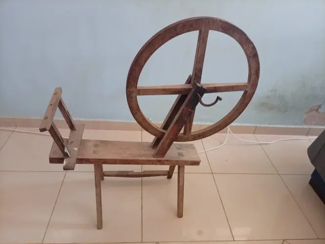 Roda De Fiar Antiga