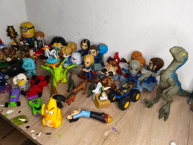 Miniaturas diversas - Disney - McDonald's - burger king ( Aparti de 5$ )