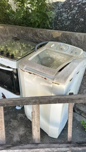 Máquina de lavar funcionando perfeitamente! A lataria está precisando pintar ou envelopar.