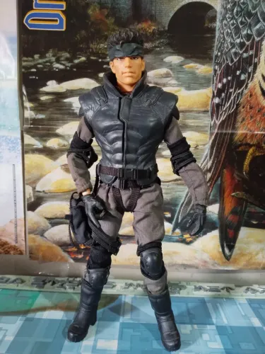 Action figure solid snake metal gear solid