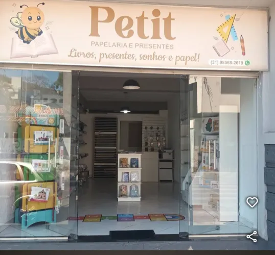 Vendo papelaria montada em frente a escolas