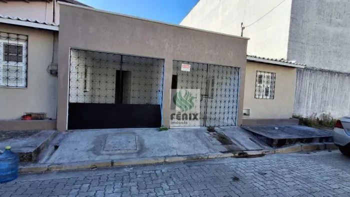 Casa com 2 quartos para alugar por R$ 750/mês - Barroso - Fortaleza/CE