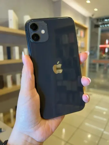 iPhone 11 64GB Preto Seminovo BATERIA: 72%- PARCELAMENTO EM ATE 18X NO CARTÃO