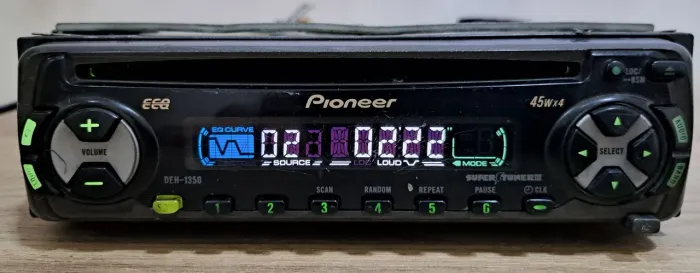 Pioneer DEH 1350 CD player