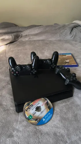 PS4 Slim 1TB 1 Controle