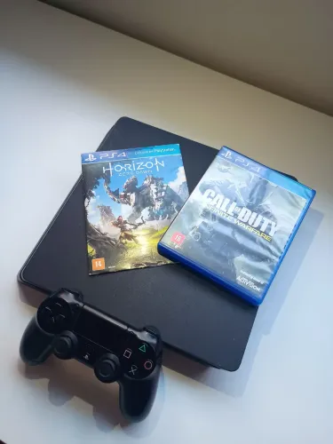 Oportunidade! PS4 Slim 500GB + 1 controle e 2 jogos