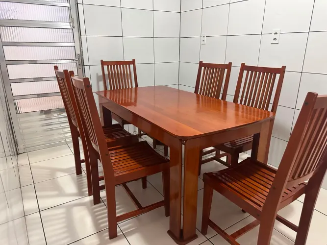 Mesa de Cedro 