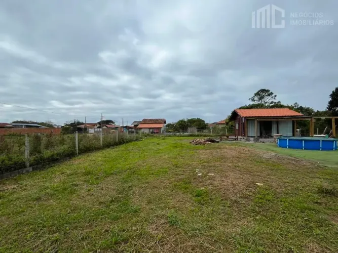 Terreno limpo e aterrado - 900m do mar | Salinas - Bal. Barra do Sul