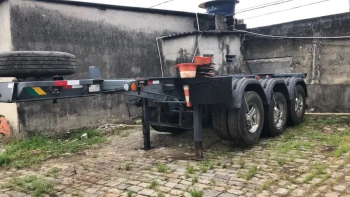 Carreta porta conteiner 20 pes  