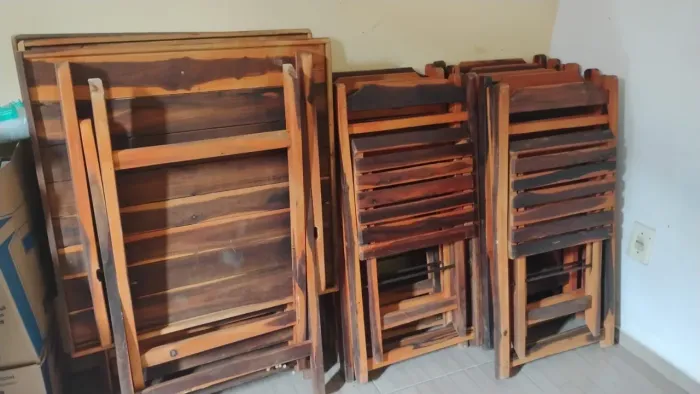 Conjuntos de mesa e cadeira de madeira 