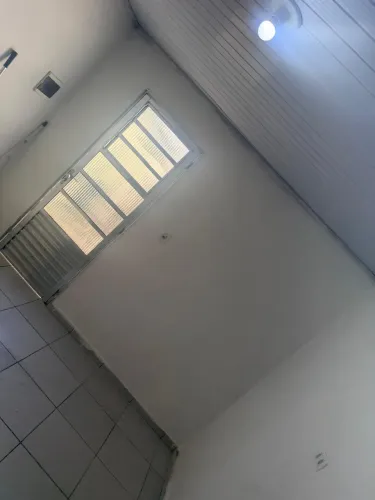 Alugo casa com Quarto/Cozinha/Banehiro/Lavanderia