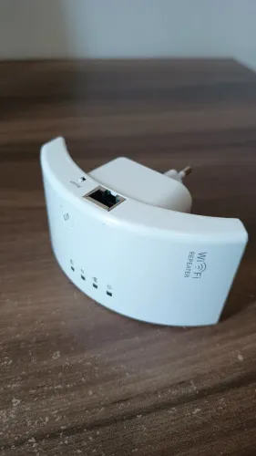 Repetidor de sinal Wi-Fi com WPS e porta Ethernet
