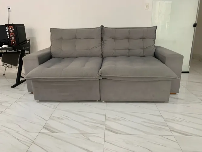 Vendo lindo sofá retrátil, em excelente estado de conservação.