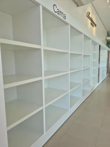 Armários Expositor em L