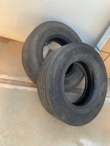 Pneu para caminhao 235/75 R17.5