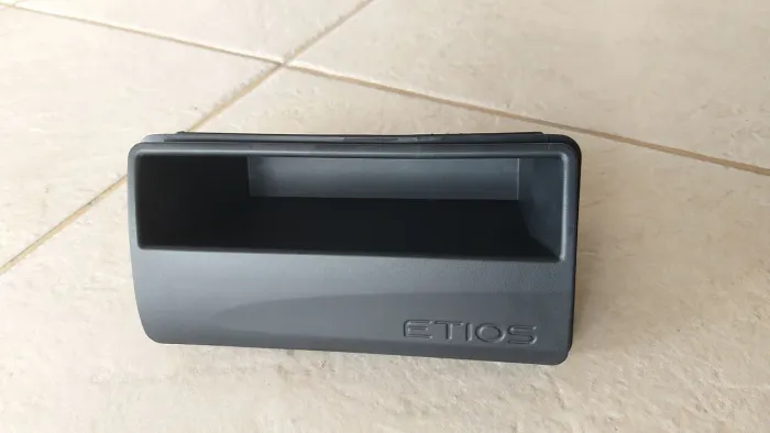 Tampa / tapa buraco som Etios com porta objetos