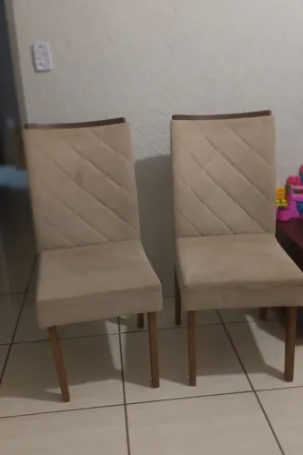 Cadeiras em MdF em excelente estado