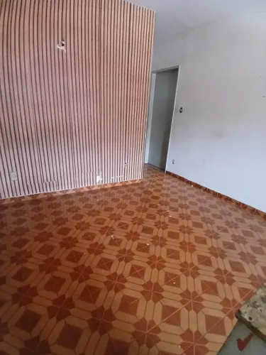 ALUGO I CASA 2 QUARTOS