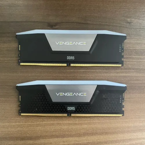 Memória DDR5 Corsair Vengeance RGB 32GB (2x16GB) 6200MHz