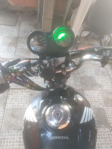 Vendo Titan 150, motor feito faz 1 mês, documentação em dia recibo no meu nome.