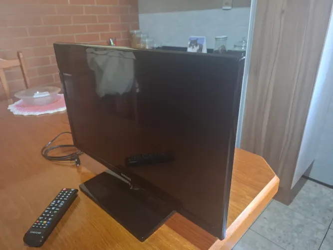 TV Monitor Samsung 24" LED HD - Com Conversor Digital