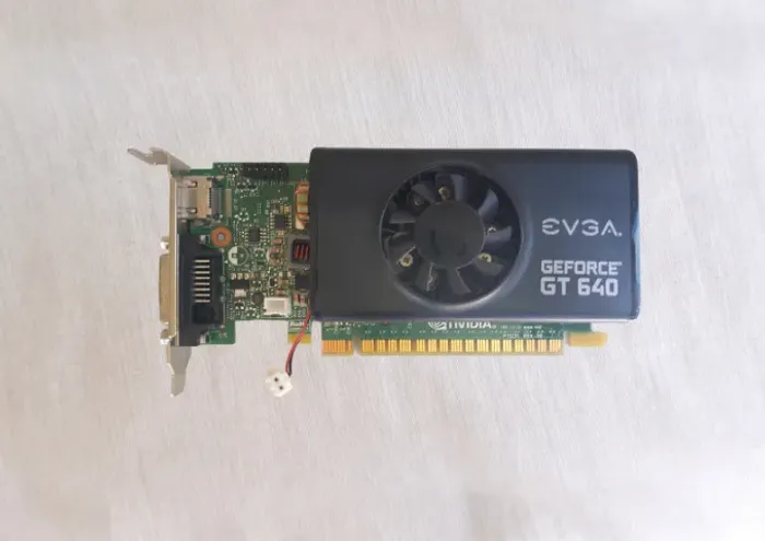 Placa de Vídeo GT 640 1GB GDDR5 EVGA SuperClocked - Low Profile + Cooler Extra