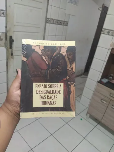 Livro novo e lacrado "Ensaio sobre a desigualdade das raças humanas"
