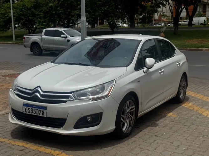 Citroen C4 Lounge Exclusive 1.6 Turbo 4P Aut. 2014