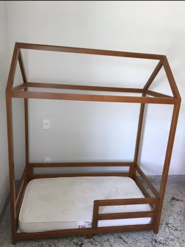 Cama Montessoriana de Madeira