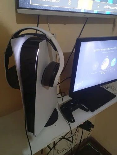 Ps5 com chip de refrigeração, mais monitor game,fone de ouvido original.