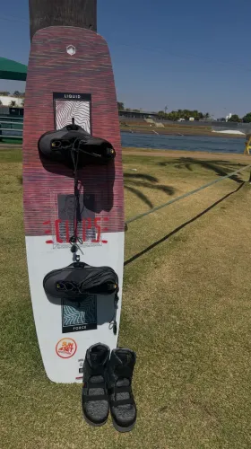 Prancha Wakeboard com bota Liquid Force