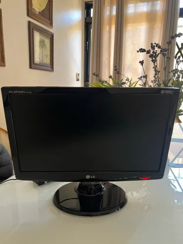Monitor LG Flatron 18.5" W1943C - Com Defeito (Conserto ou Peças)