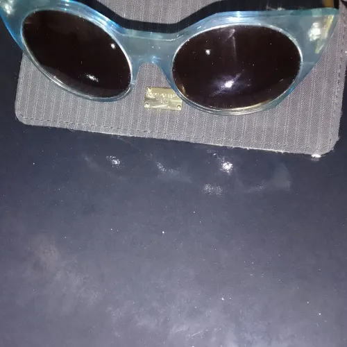 Óculos feminino Dolce e Gabbana novo bom.