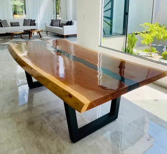 Mesa de janta com resina 