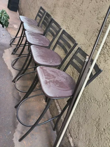 Vende se banquetas usadas,valor: 50 reais cada.tenho 5 disponível.