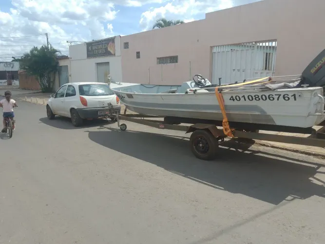 ? PREÇO DE OCASIÃO:Barco pronto pra navegar (e pegar e andar!)