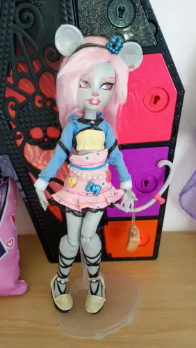 Monster high Mouscedes customização