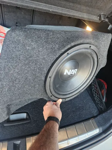 Caixa Selada 12" de Fibra lateral porta malas Jetta
