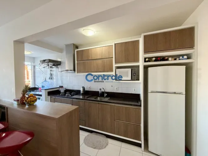 Apartamento com 02 dormitórios 01 suíte no bairro Ipiranga, São José.