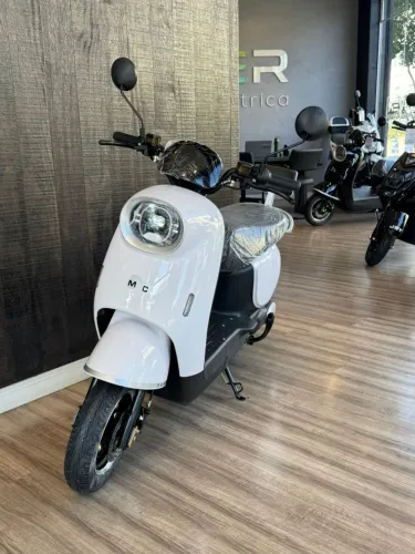 AUTOPROPELIDO MIA 1000W - Sem CNH, Sem Emplacamento 