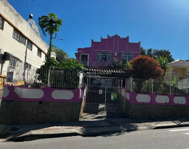 Casa com 3 quartos à venda na Rua Prefeito Dib Cherem
