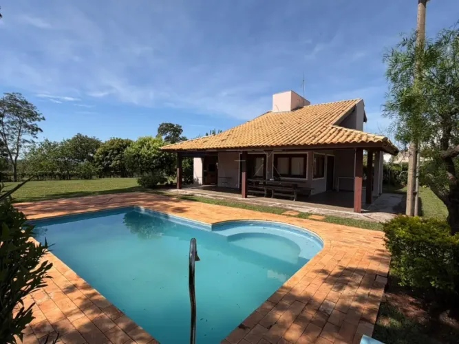 Casa em condomínio em Arealva com 2 quartos