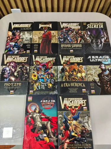 Pacote Vingadores - Marvel Deluxe - 10 edições (metade lacrada)