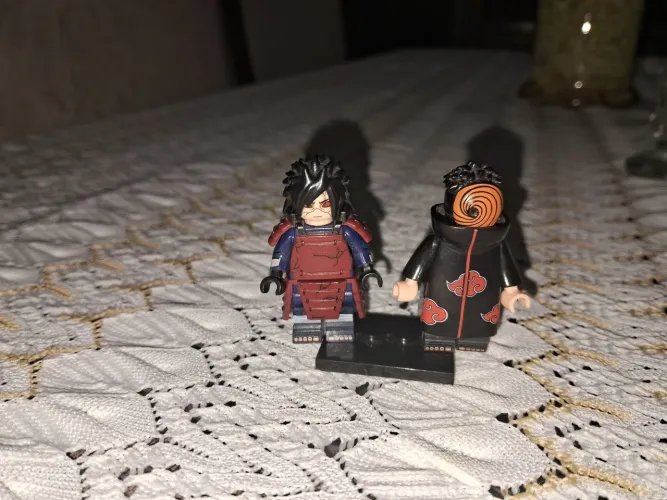 Lego (não sei se é original) óbito e madara