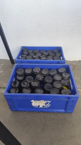 Engradado de cerveja 300ml com cascos vazios