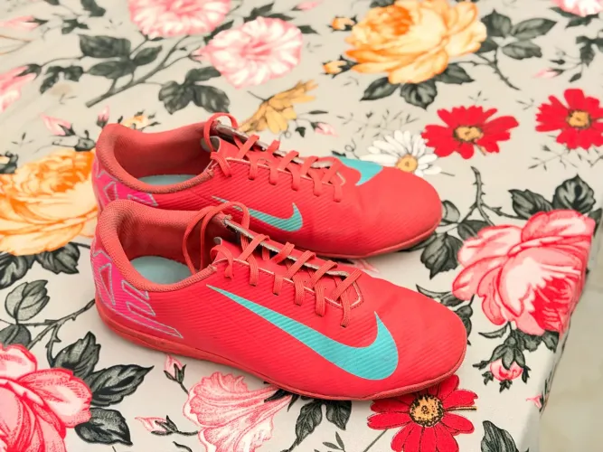 Chuteira society Nike Mercurial